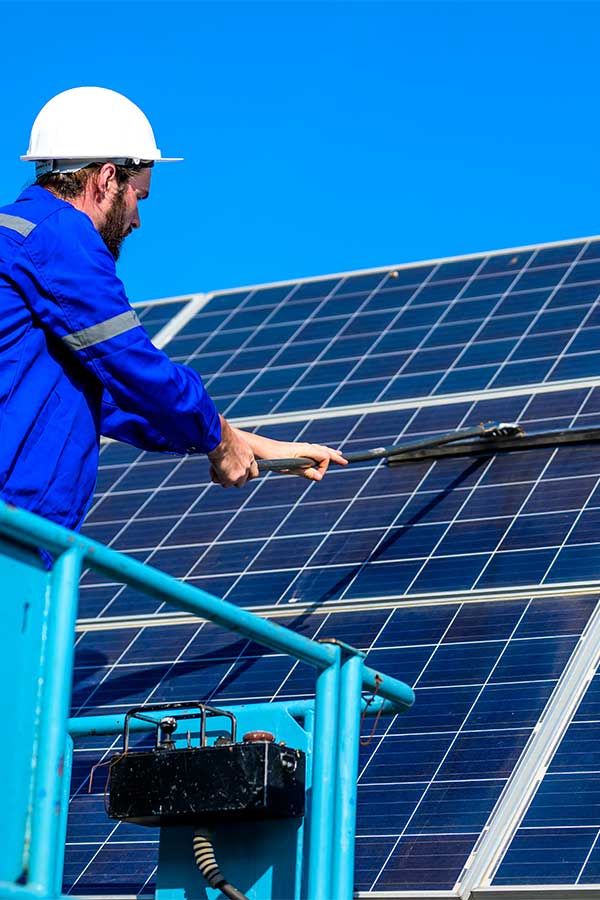 La limpieza de placas solares puede mejorar su eficiencia y rendimiento